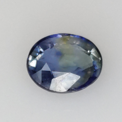 0,76 ct Saphir im Ovalschliff 4,8x5,9mm