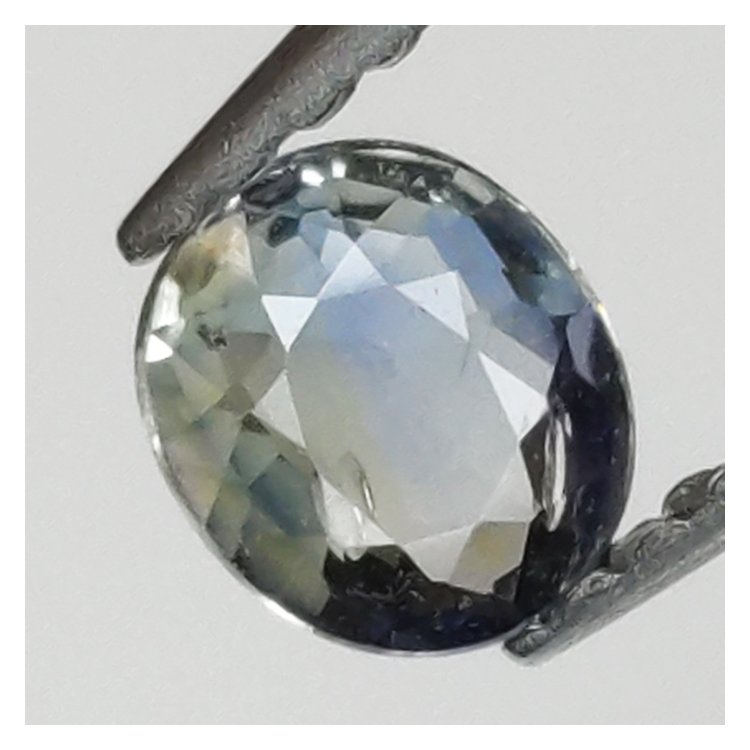 0,26 ct Saphir im Ovalschliff 4,4x3,8 mm