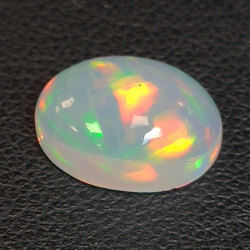 2,69ct Opal im Ovalschliff 11,5x8,6 mm