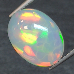 2,69ct Opal im Ovalschliff 11,5x8,6 mm