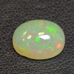 1,97ct Opal im Ovalschliff 9,7x7,5 mm