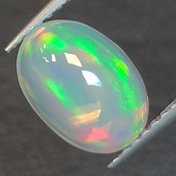 1,64ct Opal im Ovalschliff 9,6x6,8 mm