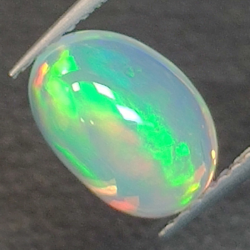 1,64ct Opal im Ovalschliff 9,6x6,8 mm