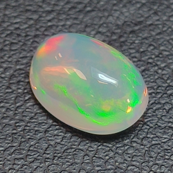 1,64ct Opal im Ovalschliff 9,6x6,8 mm