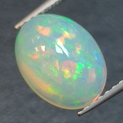 2,21ct Opal im Ovalschliff 10,2x7,8 mm