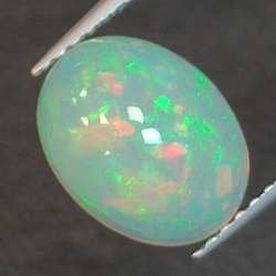 2,21ct Opal im Ovalschliff 10,2x7,8 mm