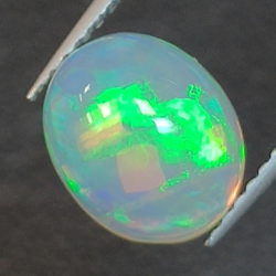 1,87ct Opal im Ovalschliff 9,4x7,7 mm