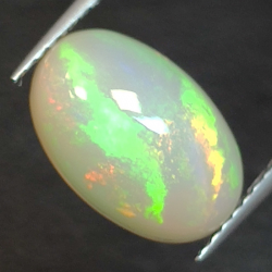 2,37ct Opal im Ovalschliff 12,4x8,3 mm