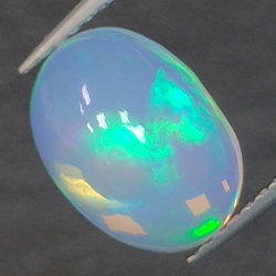 1,85ct Oval cut opal 10,5x7,6 mm