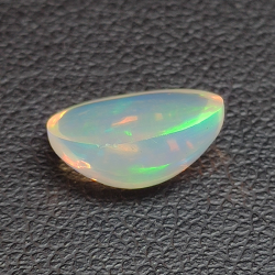 1,85ct Oval cut opal 10,5x7,6 mm