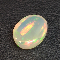 2,06ct Opale ovale 10,6x8,06 mm