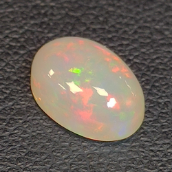 1,54ct Opal im Ovalschliff 9,9x6,7 mm