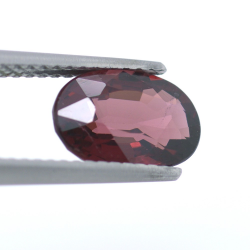 2,84 ct Rhodolite Oval Cut