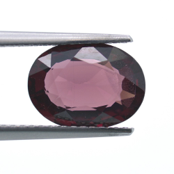 2,98 ct Rhodolite Oval Cut