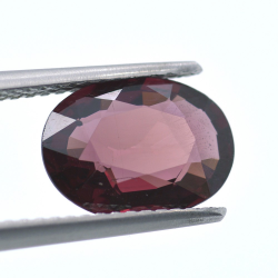 2,98 ct Rhodolite Oval Cut