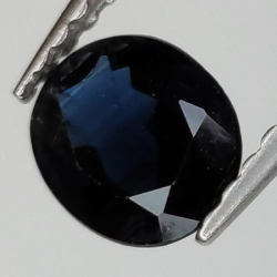 0,75ct Oval cut sapphire 6x5 mm