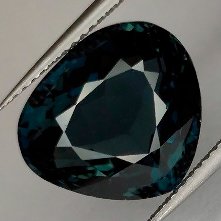 11,68 quilates Topacio Trillante Azul Londres 14,22 x 12,63 x 8,48 mm