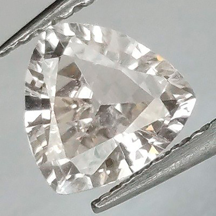 0,76 ct Padparascha Zafiro Trilliant  5,95 x 5,97 x 2,86 mm