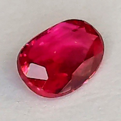 0,49 ct Ovaler Rubin 5,40 x 3,59 x 2,41 mm