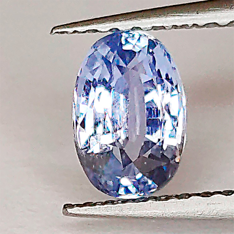 0,97 ct Zafiro oval 6,64 x 4,73 x 3,36 mm