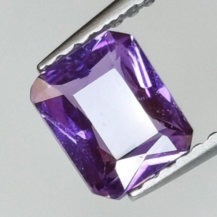 1,05 ct Zafiro Morado talla esmeralda 6,55 x 5,35 x 2,79 mm