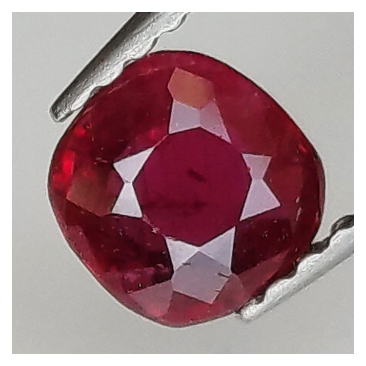 0,66 ct Rubino di sangue pidgean a cuscino 5,36 x 5,11 x 2,52 mm