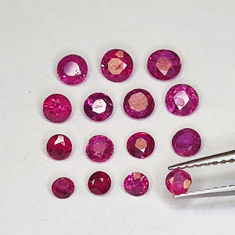 1 Karat Runder Rubin von 2,3 mm bis 3,9 mm