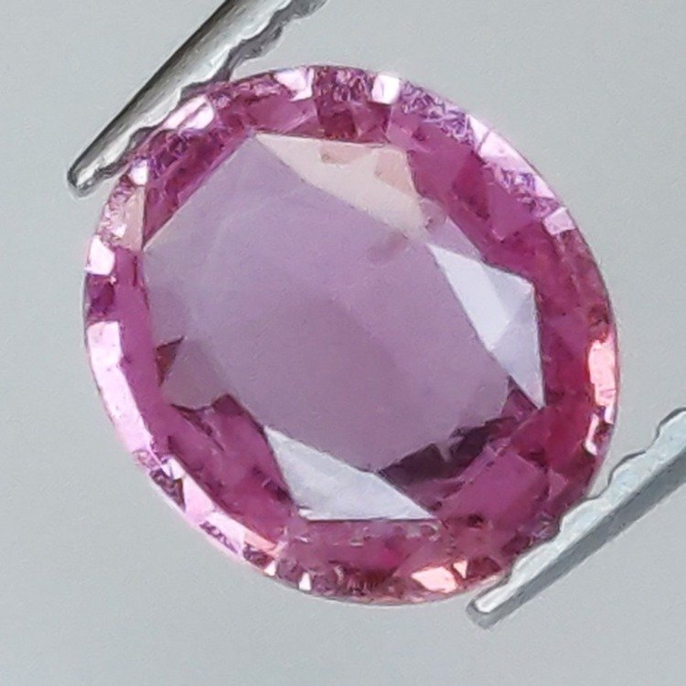 1,25 ct Pink Sapphire oval cut 7,54 x 6,54 x 2,87 mm