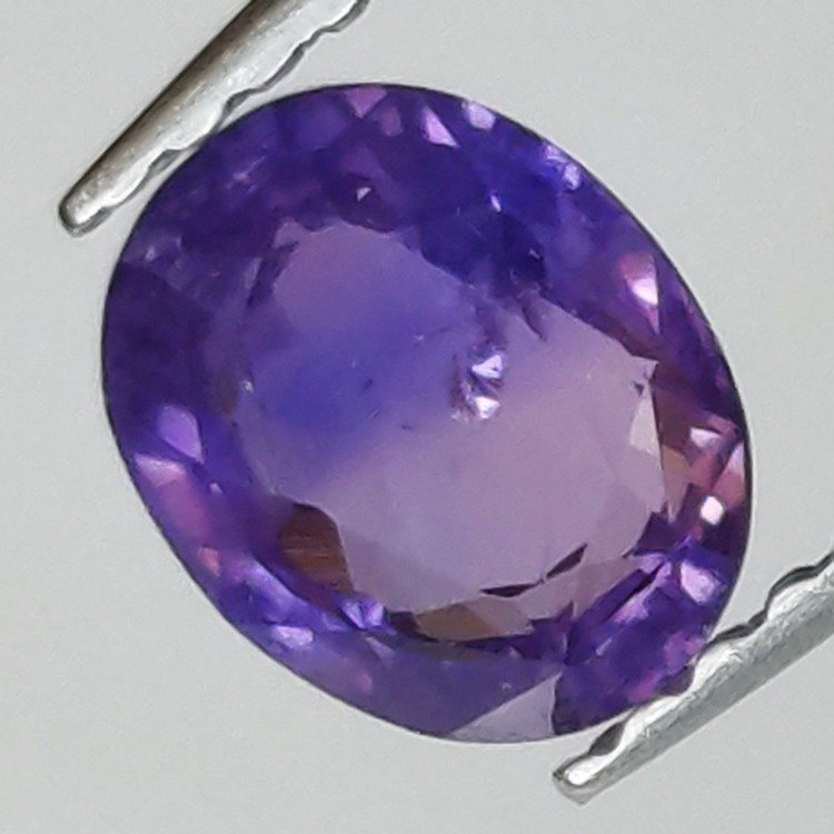 1,12 ct Zaffiro viola ovale 6,78 x 5,64 x 3,10 mm