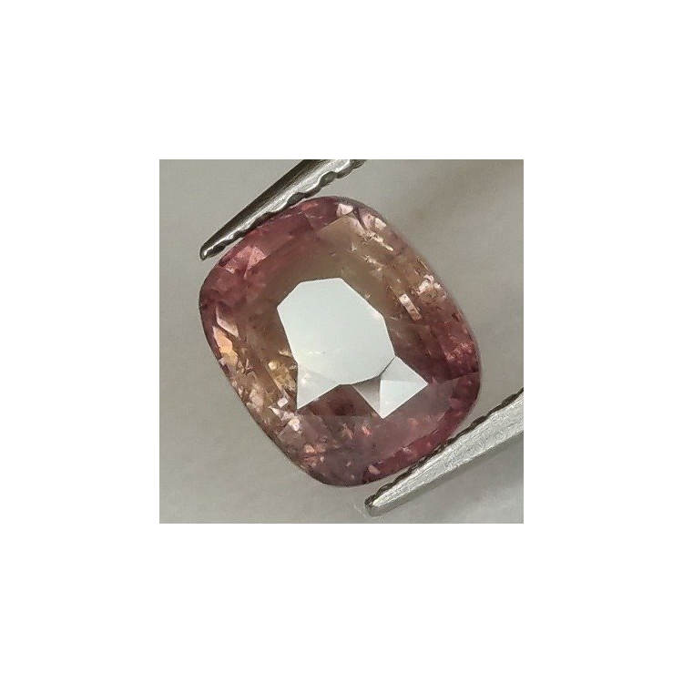 1,57 ct Padparadscha Sapphire cushion 6,38 x 5,32 x 4,55 mm