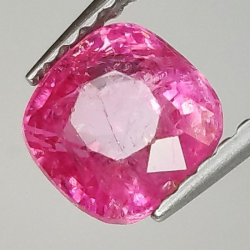 1,26 ct Cushion-cut pink sapphire 5,90 x 5,95 x 4,15 mm