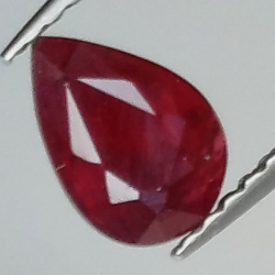 1,07 ct Ruby pear cut 7,22 x 5,01 x 3,80 mm