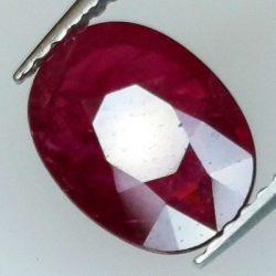 2,13 ct Rubí oval 9,35 x 7,08 x 3,25 mm