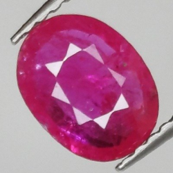 1,07 ct Rubis ovale 7,74 x 5,99 x 2,39 mm