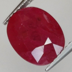 4,14 ct Rubis ovale 8,92 x 6,56 x 3,76 mm