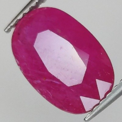 2,71 ct Rubí oval 10,75 x 7,15 x 3,84 mm