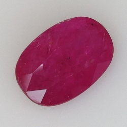 2,71 ct Rubí oval 10,75 x 7,15 x 3,84 mm