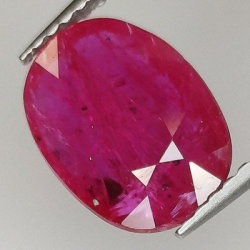 2,35 ct Ovaler Rubin 10,40 x 7,68 x 2,81 mm
