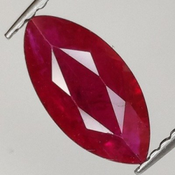 Rubis Sang de Pigeon ovale 1,09 ct 10,49 x 5,28 x 2,36 mm