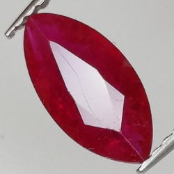 Rubis Sang de Pigeon ovale 1,09 ct 10,49 x 5,28 x 2,36 mm