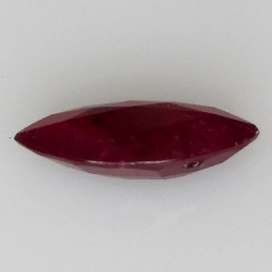 Rubis Sang de Pigeon ovale 1,61 ct 11,43 x 4,99 x 3,35 mm
