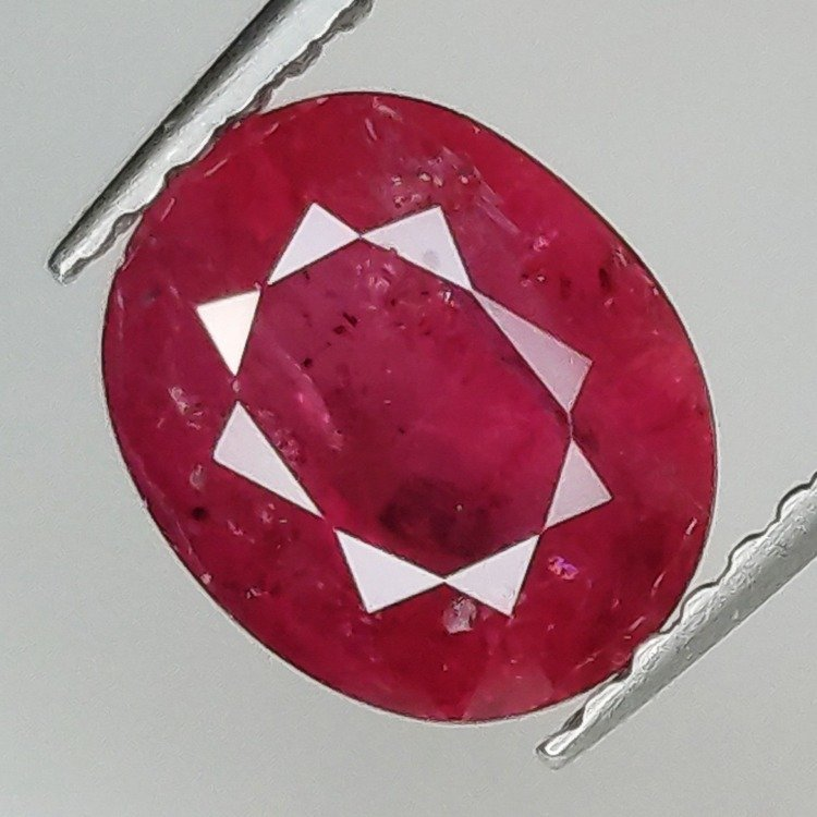 1,99 ct Rubino ovale 8,20 x 6,80 x 4,08 mm