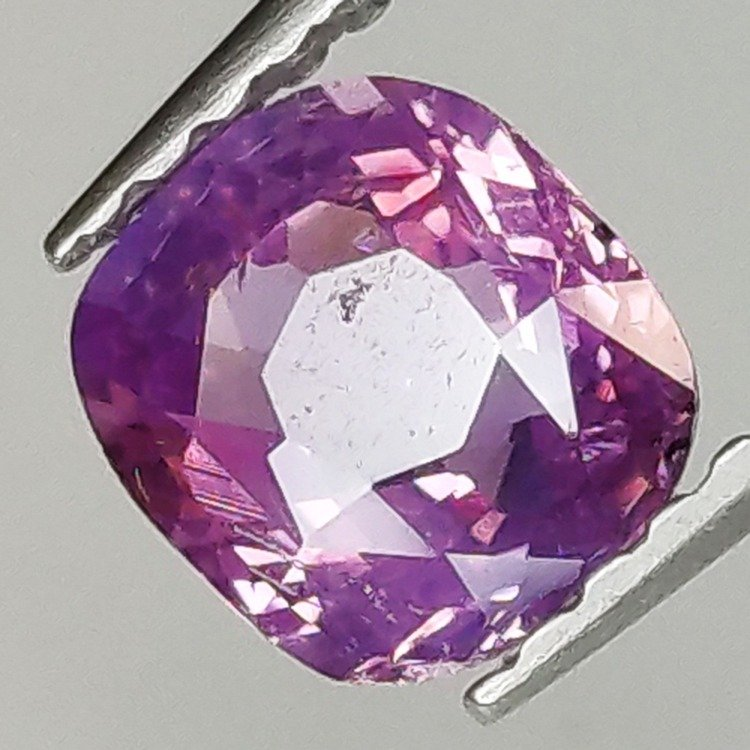 0,97 ct Padparadscha Sapphire cushion 6,00 x 5,43 x 3,38 mm