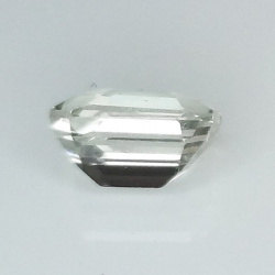 1,04 ct farbloser Saphir im Smaragdschliff  6,16 x 4,49 x 3,69 mm