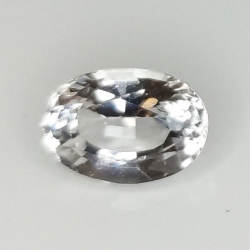 1,04 ct Farbloser Saphir Ovalschliff 7,06 x 5,12 x 3,79 mm