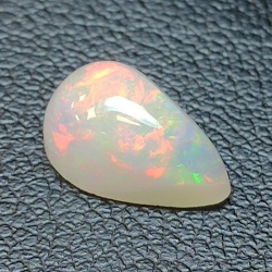 1,68 ct Opal wello pear-cut coloured set 10,76 x 7,08 x 5,05 mm