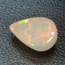1,68 ct Opal wello pear-cut coloured set 10,76 x 7,08 x 5,05 mm