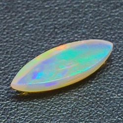 Opale taille marquise 1,32 ct 11,04 x 6,15 x 4,50 mm