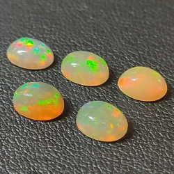 3,04 ct Opale de taille ovale Approx. : 7 x 5 x 3 mm