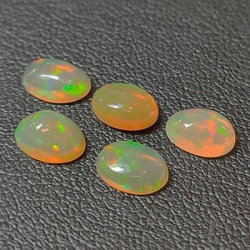 2,43 ct Opale de taille ovale Approx. : 7 x 5 x 3 mm
